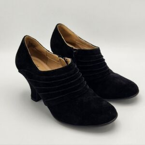 STRICTLY COMFORT Sapphire Suede Heeled Ankle Booties in Black Sz 8